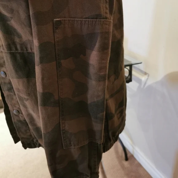 TNA Camo Button Down Shirt Jacket - Picture 10 of 13